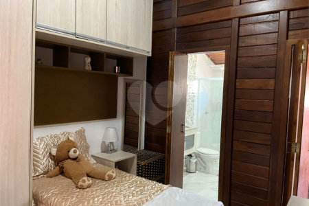 Casa Térrea à venda com 5 quartos, sendo 3 suítes,  em Vila Oliveira, Mogi das Cruzes, SP