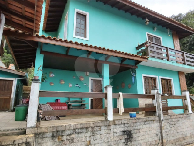 Casa à venda com 4 quartos, sendo 1 suíte,  no condomínio Parque Suiça, Caieiras - SP