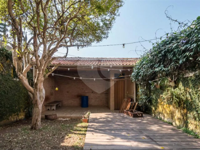 Sobrado à venda com 3 quartos, sendo 1 suíte,  em Chácara Monte Alegre, São Paulo, SP