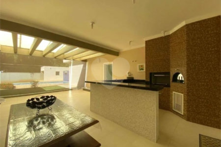Casa à venda com 4 suítes no condomínio Ipê Velho, Vinhedo - SP