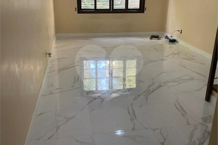 Sobrado à venda com 3 quartos, sendo 1 suíte, em Jardim Londrina, São Paulo, SP