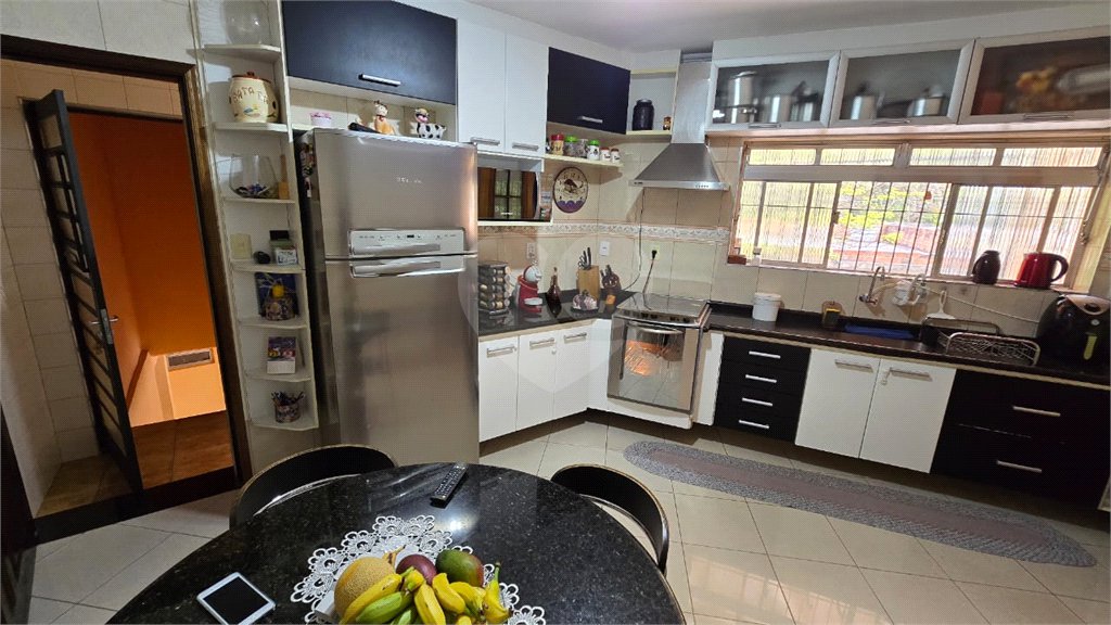 Sobrado à venda com 4 quartos, sendo 1 suíte, em Jardim Regina, São Paulo, SP