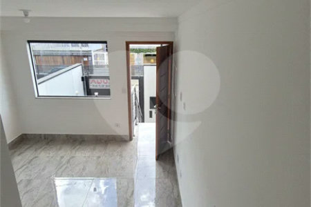 Sobrado à venda com 2 suítes em Vila Nivi, São Paulo, SP