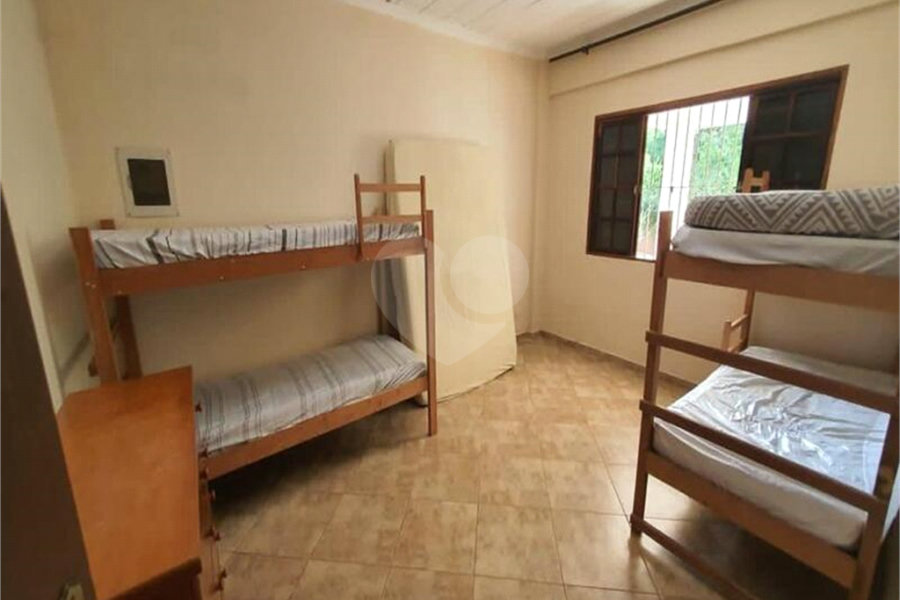 Casa à venda com 6 quartos, sendo 3 suítes, no condomínio Residencial Jardins de Mairiporã I, Mairiporã - SP