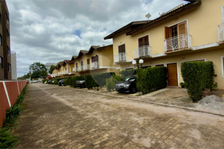 Casa à venda com 2 quartos no condomínio Portal dos Gamez, Atibaia - SP