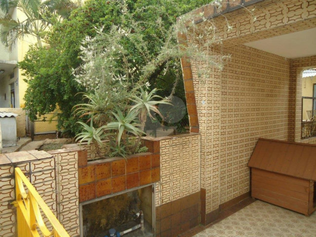 Casa à venda com 4 quartos, sendo 1 suíte,  no condomínio Predio Comercial, São Paulo - SP