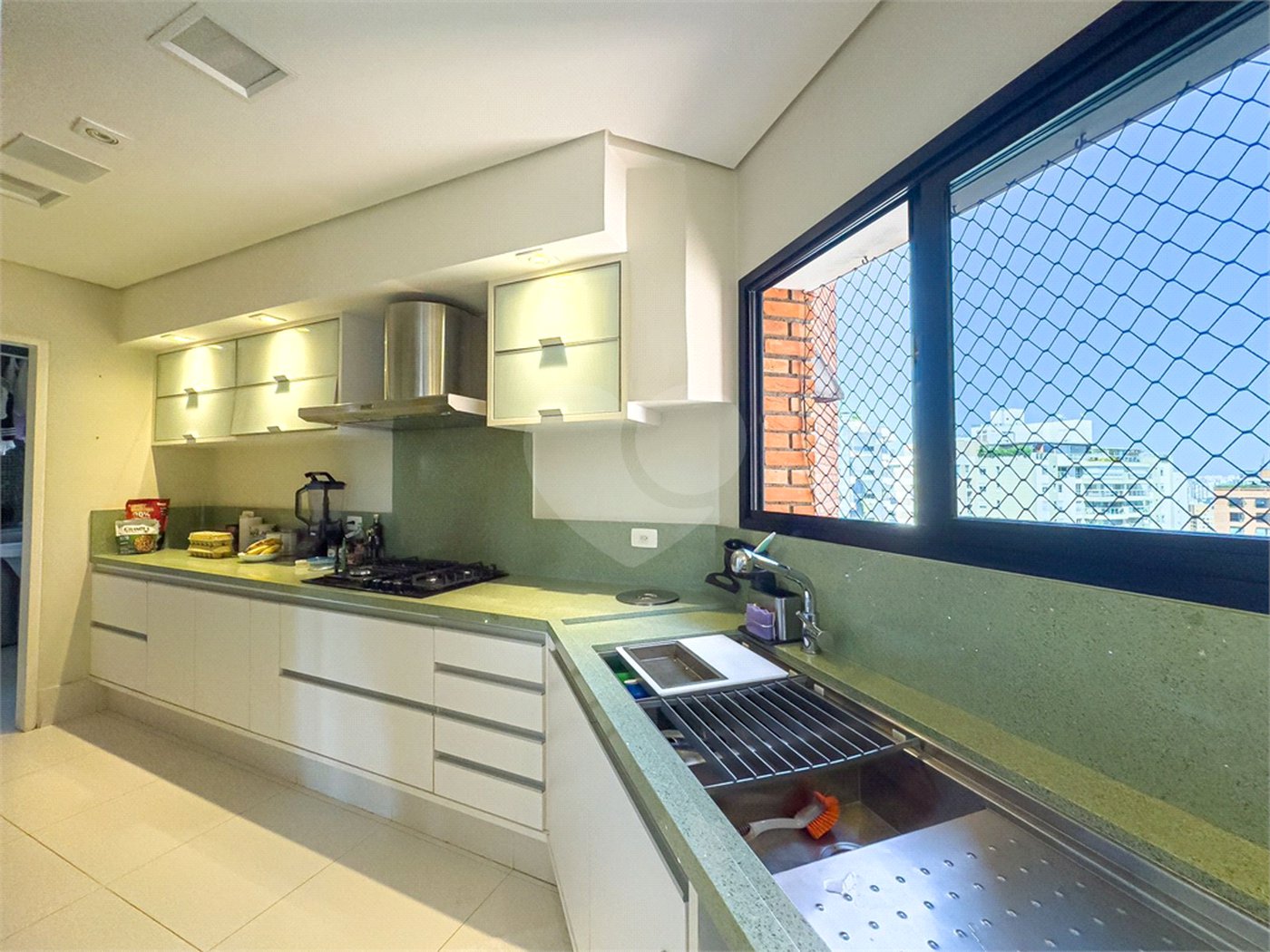 Apartamento à venda com 3 suítes em Sumarezinho, São Paulo, SP