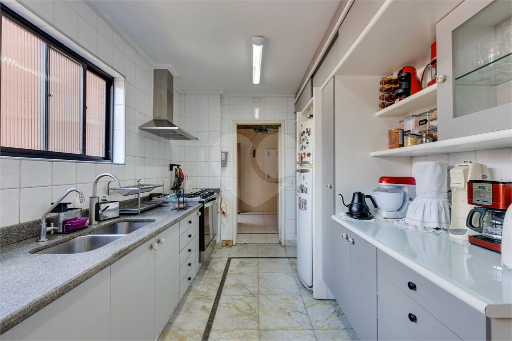 Sobrado à venda com 4 quartos, sendo 1 suíte, em Alto da Boa Vista, São Paulo, SP