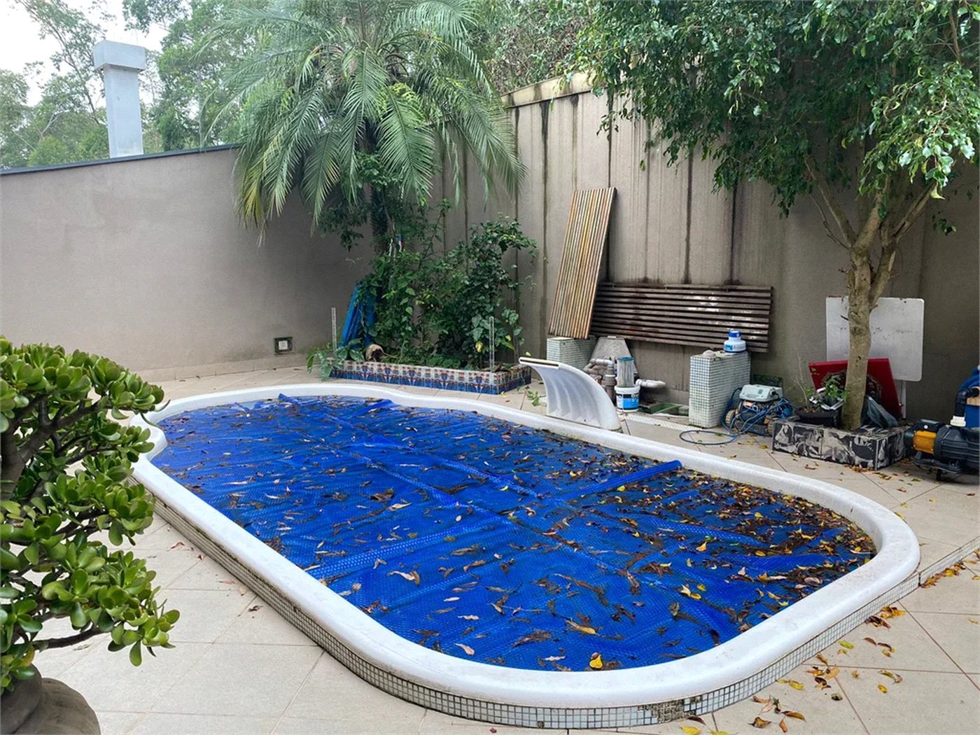 Casa à venda com 4 suítes no condomínio Granja Morumbi, São Paulo - SP
