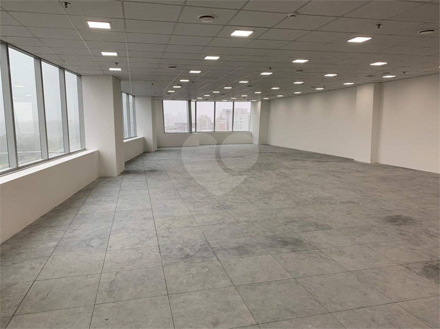 Sala à venda em Várzea de Baixo, São Paulo, SP