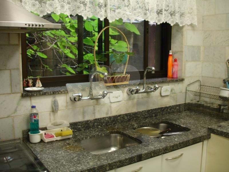 Casa à venda com 4 quartos, sendo 2 suítes, em Aclimação, São Paulo, SP