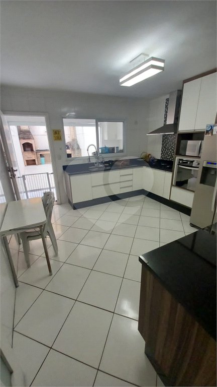 Sobrado à venda com 3 suítes em Vila Nivi, São Paulo, SP