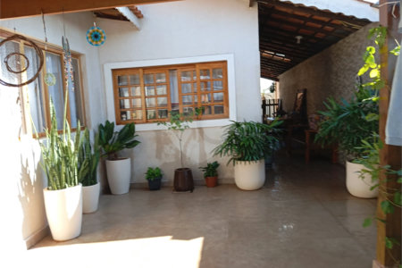 Casa à venda com 4 quartos, sendo 2 suítes,  em Guaxinduva, Atibaia, SP