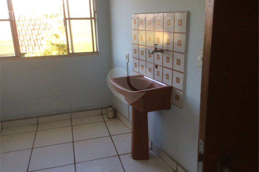 Casa à venda com 4 quartos, sendo 1 suíte, no condomínio Conselheiro Moreira de Barros, São Paulo - SP