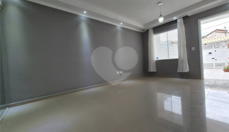 Sobrado à venda com 3 quartos, sendo 1 suíte,  em Vila Pedra Branca, São Paulo, SP