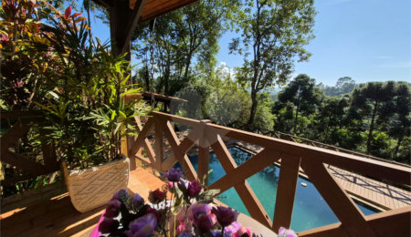 Casa à venda com 3 quartos, sendo 1 suíte,  no condomínio Parque Petrópolis 4 Secção, Mairiporã - SP