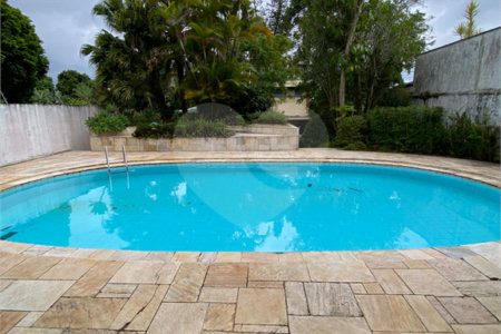 Casa à venda com 4 quartos, sendo 1 suíte,  em Vila Oliveira, Mogi das Cruzes, SP