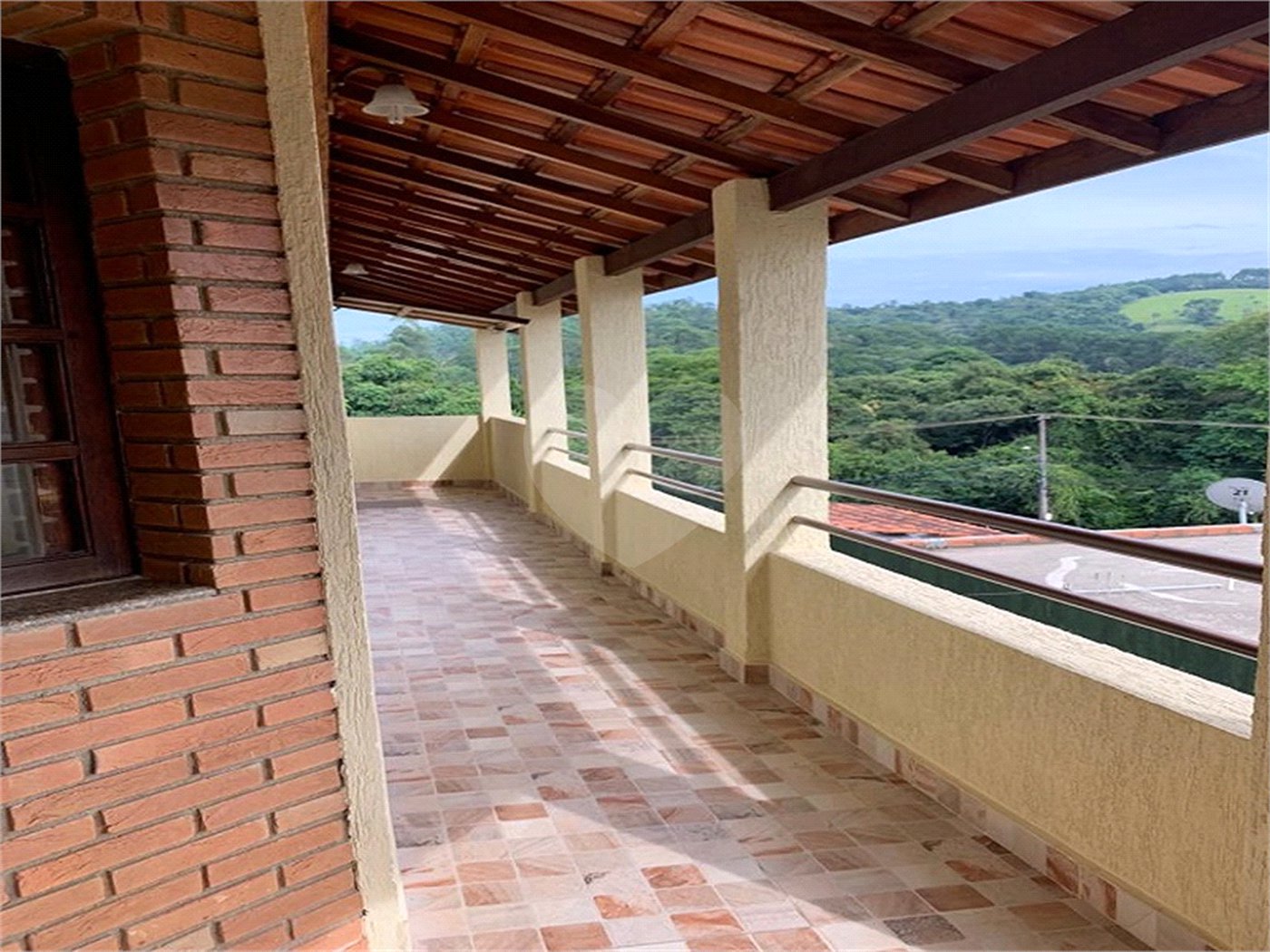 Sobrado à venda com 4 quartos, sendo 3 suítes,  no Centro, Jarinu, SP