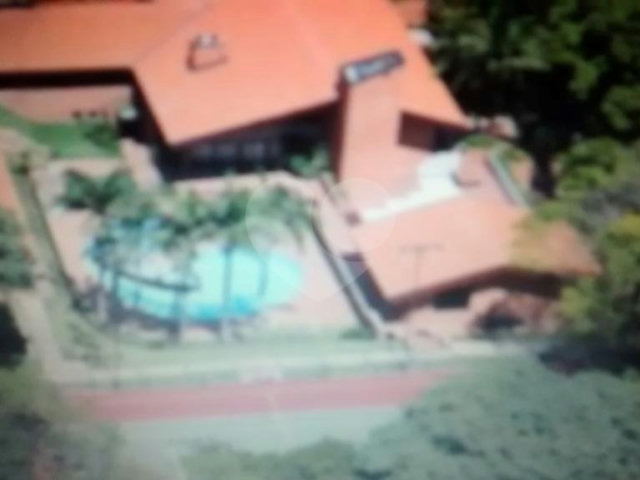 Sobrado à venda com 7 quartos, sendo 5 suítes,  em Chácara das Paineiras, Carapicuíba, SP