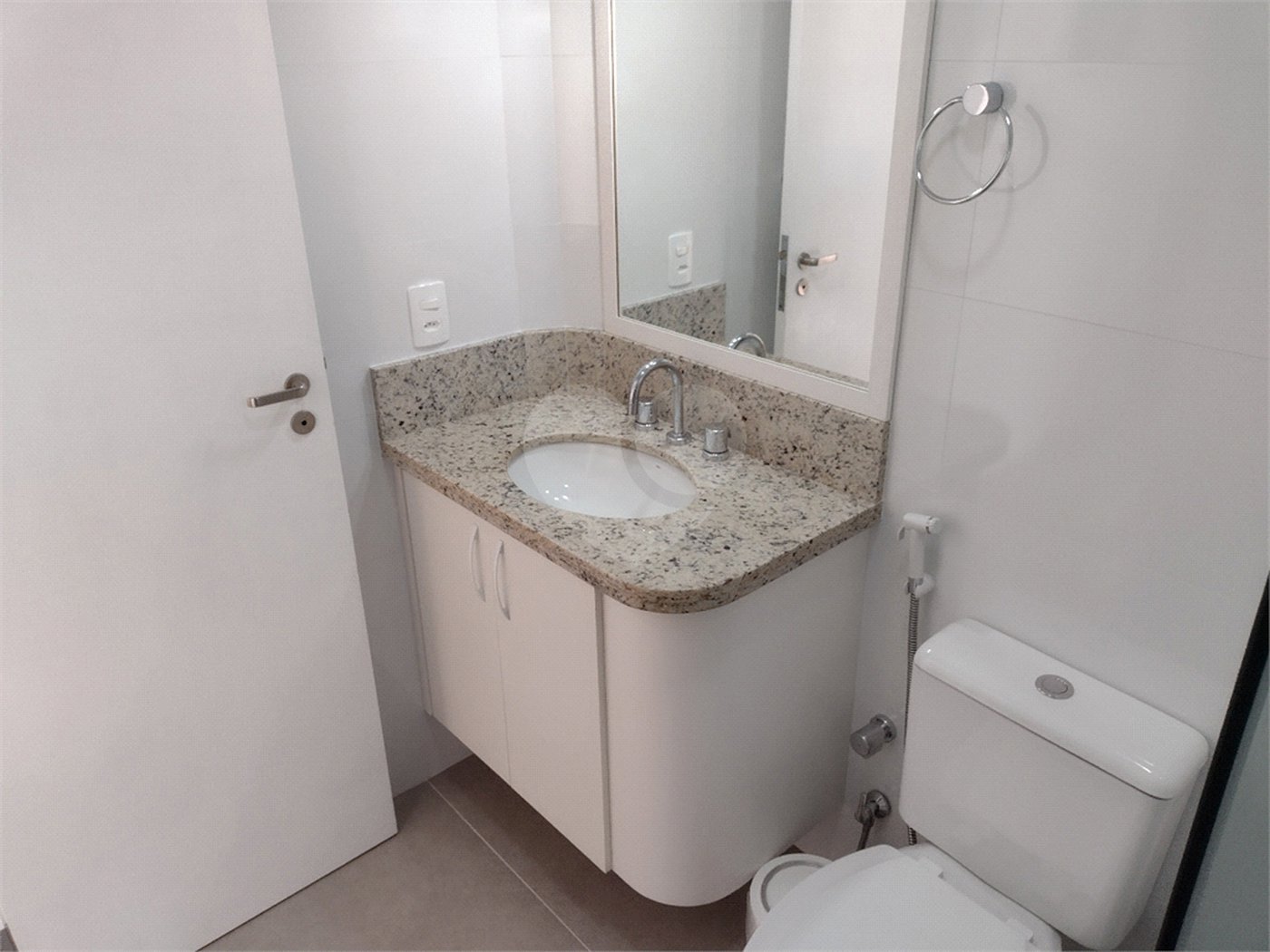 Apartamento à venda com 3 quartos, sendo 1 suíte, em Jurerê, Florianópolis, SC