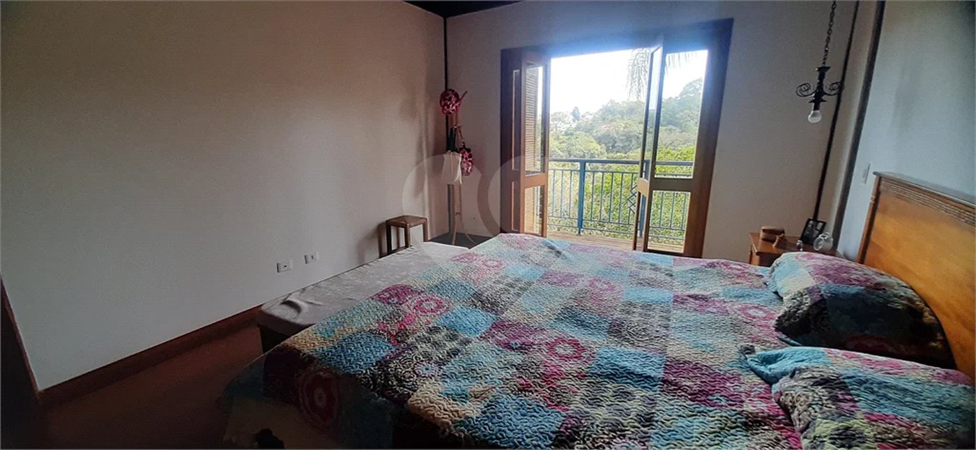 Casa à venda com 5 quartos, sendo 4 suítes, no condomínio Alpes da Cantareira, Mairiporã - SP