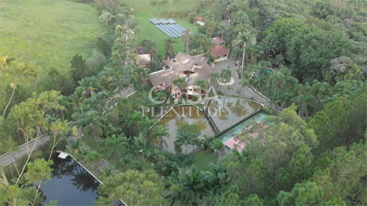 Casa à venda com 23 quartos, sendo 8 suítes,  em Taiaçupeba, Mogi das Cruzes, SP