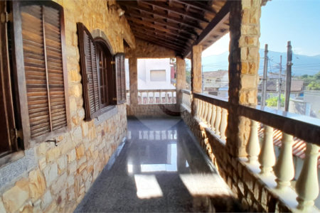 Casa à venda com 4 quartos, sendo 1 suíte, em Bangu, Rio de Janeiro, RJ