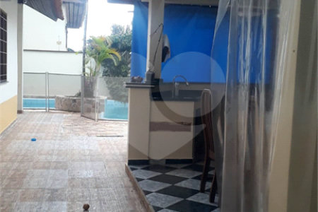 Casa à venda com 5 quartos, sendo 3 suítes,  em Vila Oliveira, Mogi das Cruzes, SP