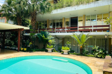 Casa à venda com 4 quartos, sendo 2 suítes, em Interlagos, São Paulo, SP