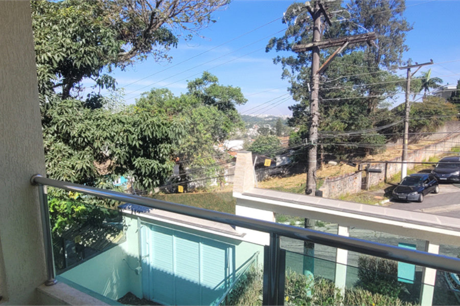 Sobrado à venda com 4 quartos, sendo 2 suítes, em Vila Irmãos Arnoni, São Paulo, SP