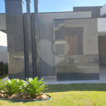 Casa à venda com 3 suítes no condomínio Shambala III, Atibaia - SP