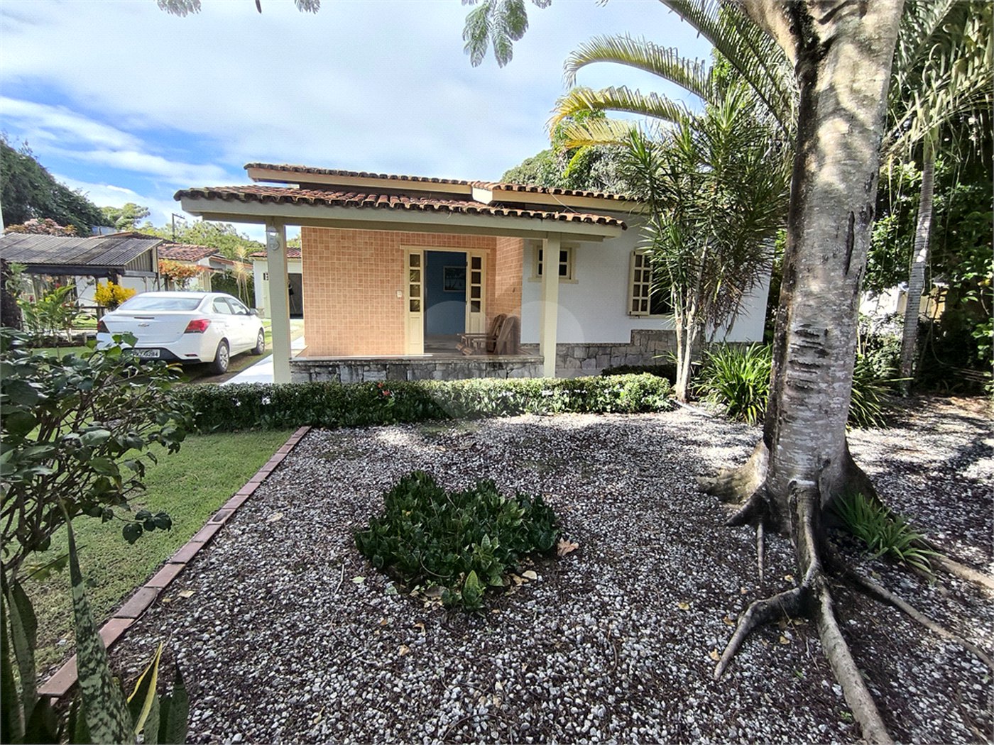 Casa à venda com 4 quartos, sendo 2 suítes, no Centro, Santa Cruz Cabrália, BA