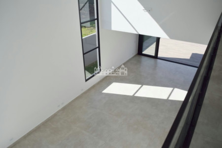 Casa à venda com 4 suítes no condomínio Figueira Garden, Atibaia - SP