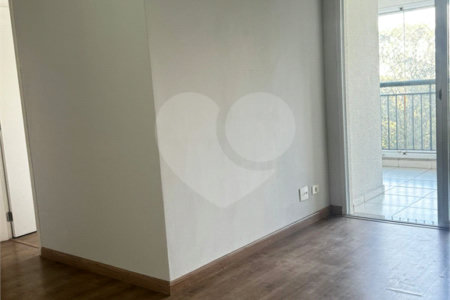 Apartamento para alugar com 3 quartos, sendo 1 suíte, em Parque Reboucas, São Paulo, SP