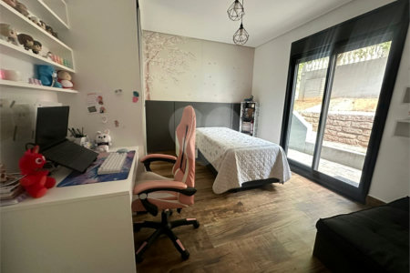 Casa à venda com 3 suítes no condomínio Estância Marambaia, Vinhedo - SP
