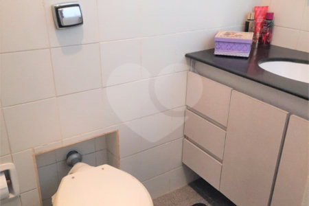 Sobrado à venda com 4 quartos, sendo 2 suítes, em Alto da Boa Vista, São Paulo, SP