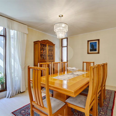 Casa à venda com 3 quartos, sendo 2 suítes, no condomínio Granja do Morumbi, São Paulo - SP