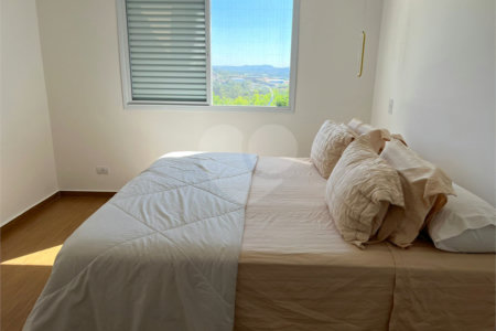 CASA TERREÁ COM 3 SUÍTES EM CONDOMÍNIO EM ATIBAIA