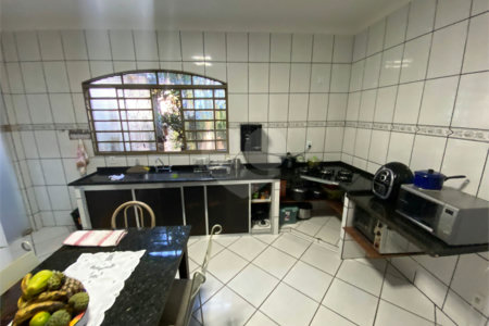 Sobrado para venda, com 3 dormitórios, sendo 1 suíte.
