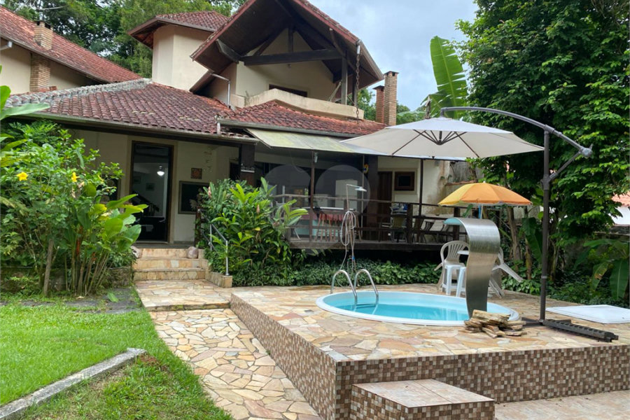 Casa à venda com 6 suítes em Massaguaçu, Caraguatatuba, SP