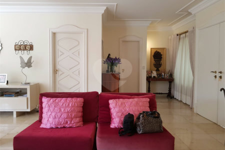 Casa à venda com 5 suítes em Jardim Marajoara, São Paulo, SP