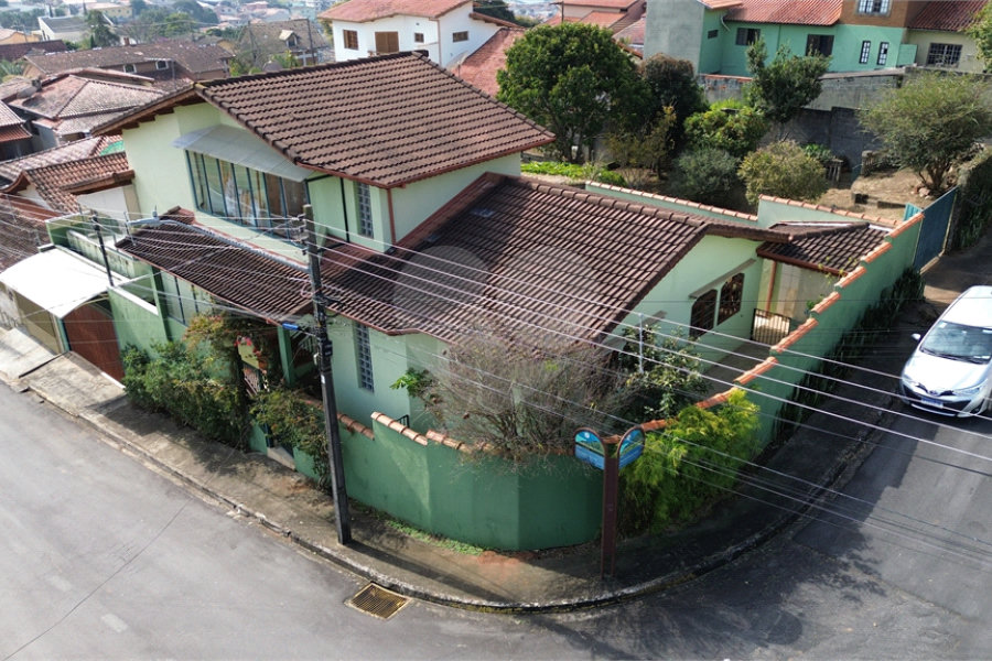 Casa à venda com 3 quartos, sendo 1 suíte, no Centro, Extrema, MG