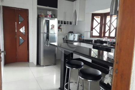 Sobrado à venda com 2 quartos em Parque Vitória, São Paulo, SP