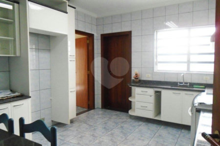 Casa Térrea à venda com 3 suítes em Jardim Petrópolis, São Paulo, SP
