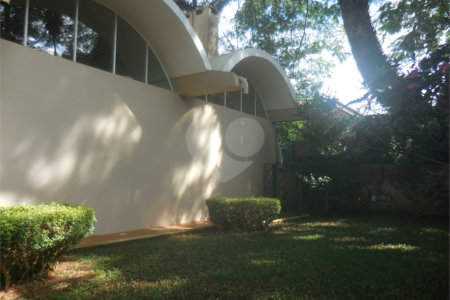 Casa à venda com 4 quartos, sendo 1 suíte,  em Interlagos, São Paulo, SP