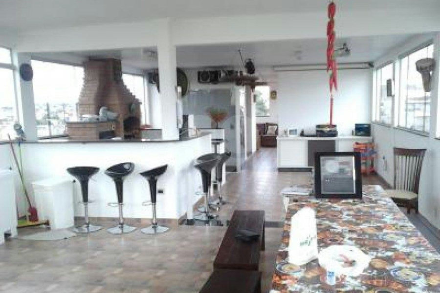 Sobrado à venda com 4 quartos, sendo 2 suítes, em Penha, São Paulo, SP
