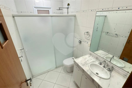 Casa à venda com 4 quartos, sendo 3 suítes, em Vila Galvão, Guarulhos, SP