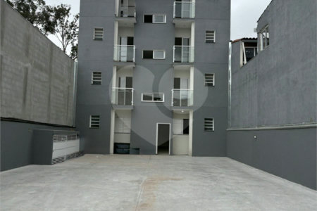 Casa à venda com 3 quartos, sendo 1 suíte, no condomínio Felipe Camarao, Poá - SP