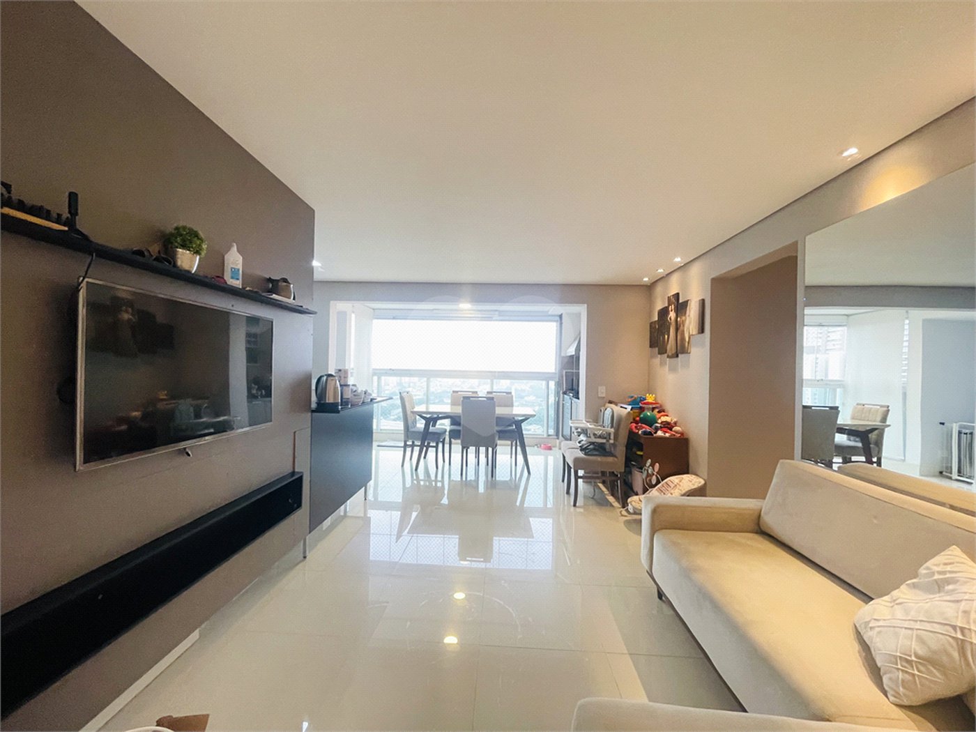 Apartamento à venda com 2 suítes em Vila Scarpelli, Santo André, SP