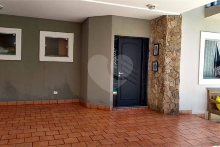 Sobrado à venda com 3 quartos, sendo 1 suíte,  em Retiro das Fontes, Atibaia, SP